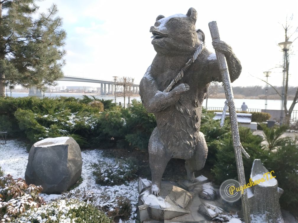 Нажмите для увеличения. Скульптура «Маша и медведь». Фото из архива Пугачевой Т.Л.