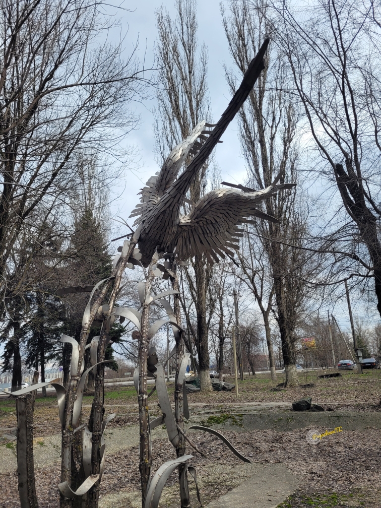 Нажмите для увеличения. Скульптурная композиция «Гуси-лебеди» у поворота на Аксай. Фото из архива Пугачевой Т.Л.