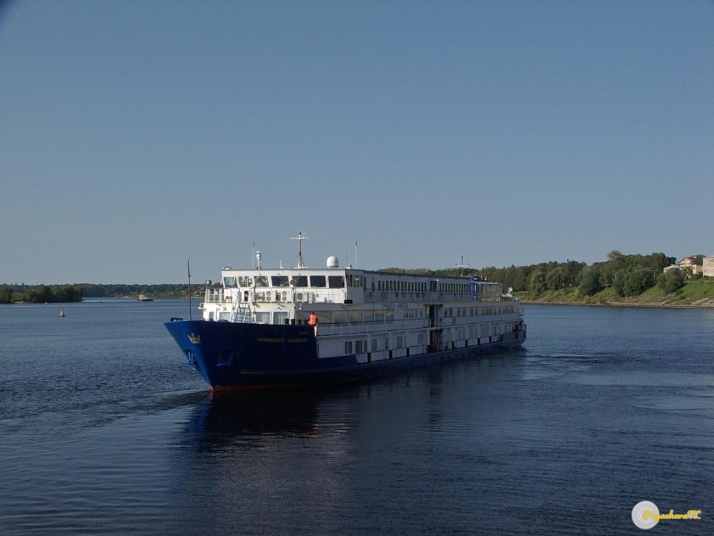Нажмите для увеличения. Корабль на просторах Волго-Донского канала (Фото из архива Пугачевой Т.Л.) 