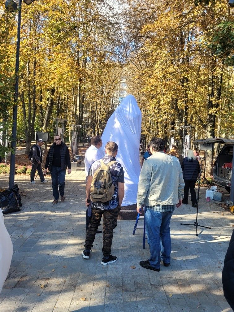 Репетиция открытия памятника.