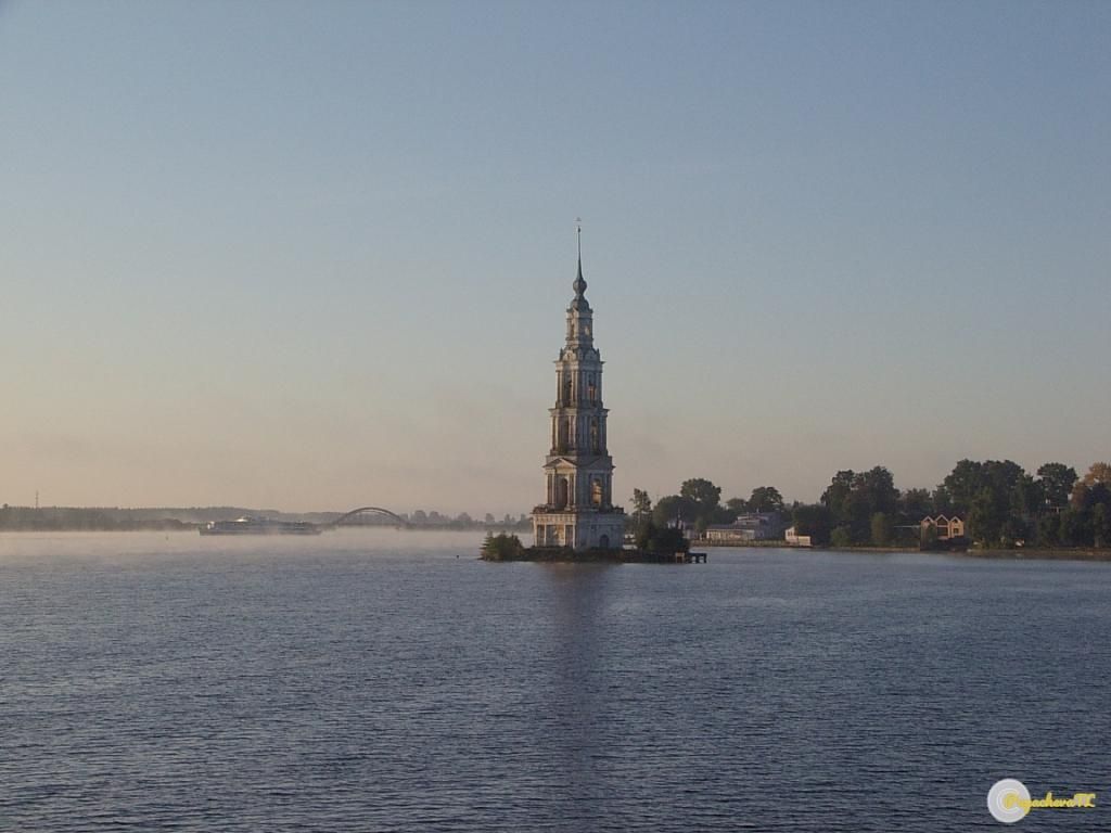Калязинская церковь – памятник затопленным городам и сёлам. Калязинская церковь – памятник затопленным городам и сёлам.