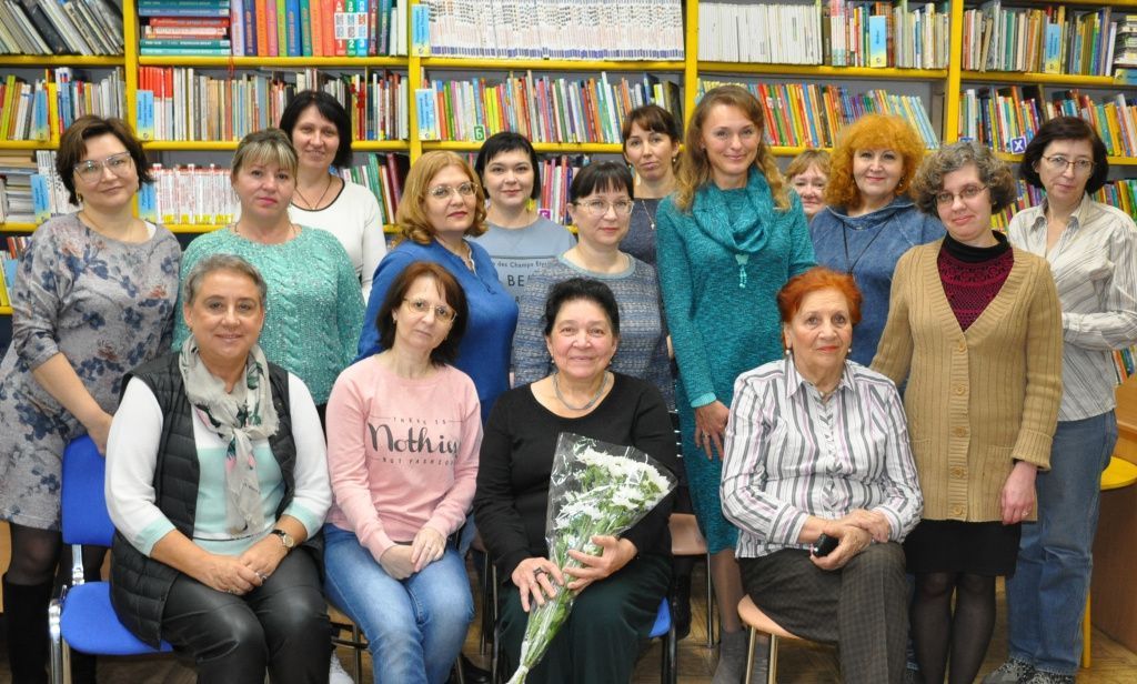 Внучатая племянница З.В.Ермольевой Т.К.Бугаёва в гостях у величкинцев. Фото из архива библиотеки Внучатая племянница З.В.Ермольевой Т.К.Бугаёва в гостях у величкинцев. Фото из архива библиотеки