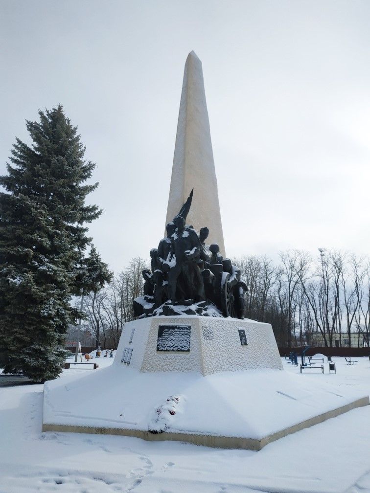 Памятник батарее Оганова-Вавилова в селе Большие Салы Памятник батарее Оганова-Вавилова в селе Большие Салы