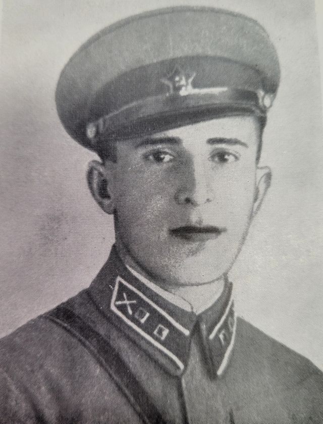 Портрет С.Оганова из книги «На Южном фронте» М.Котова, В.Лясковского Портрет С.Оганова из книги «На Южном фронте» М.Котова, В.Лясковского