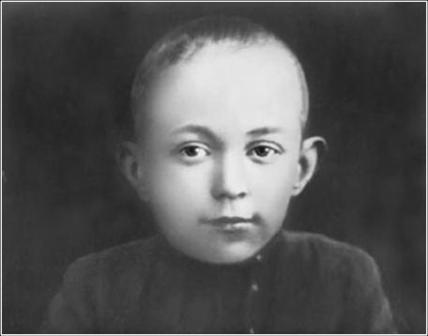 Михаил Шолохов в детстве. Фото с сайта www.timetoast.com 